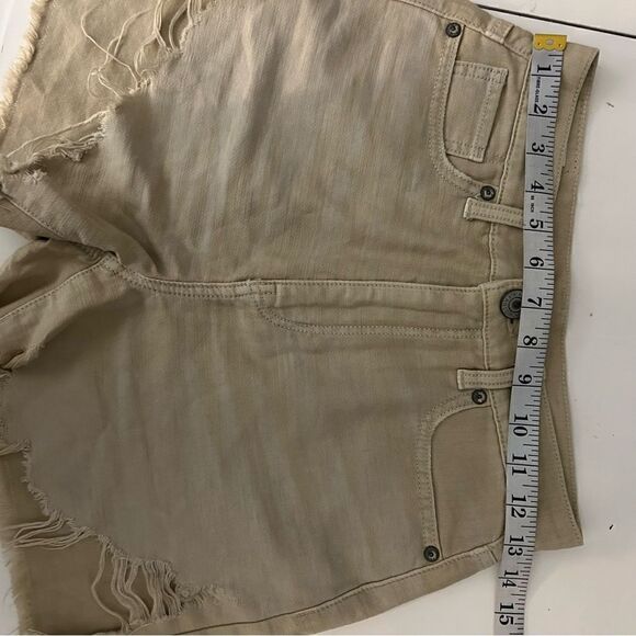 American Eagle Light Tan Distressed Highest Rise Mom Jean Shorts Size 0 - Picture 7 of 8